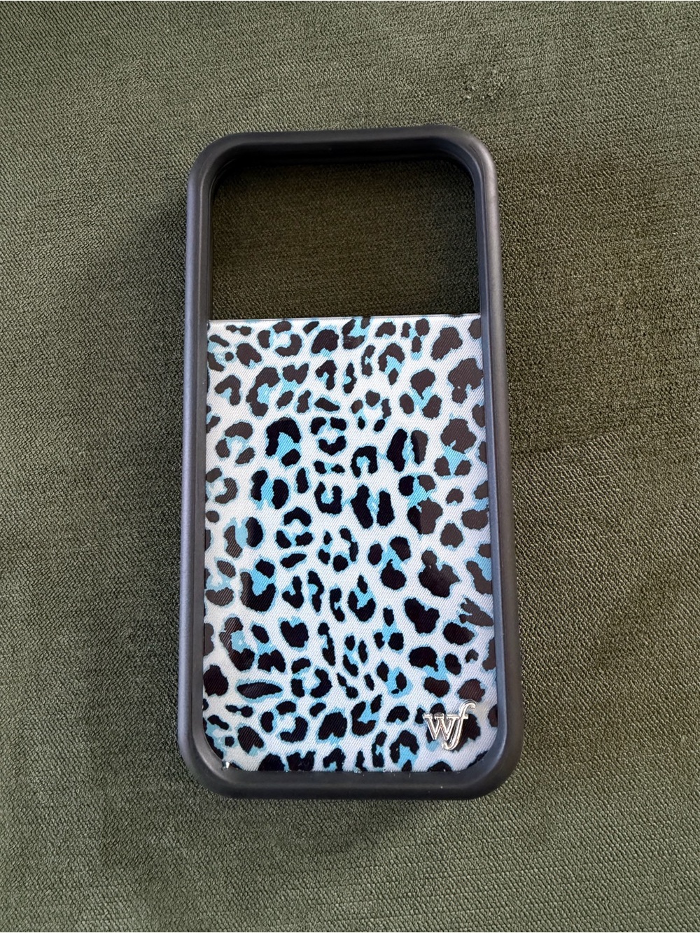 Wildflower Blue Leopard iphone 17 pro case